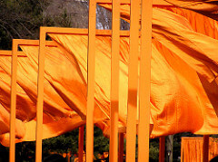 Christo
The Gates, 2005
Vinyl gates with nylon fabric
7,503 vinyl Christo
The Gates, 2005
Vinyl gates with nylon fabric
7,503 vinyl